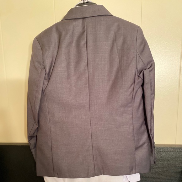 Boys suit - Picture 3 of 5